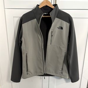 Men’s Gray North Face Shell Jacket in medium